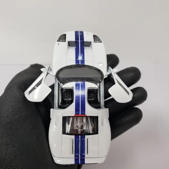 KINSMART 2006 Ford GT Die-Cast Model Car 1:36 – Pull Back Toy with Opening Doors